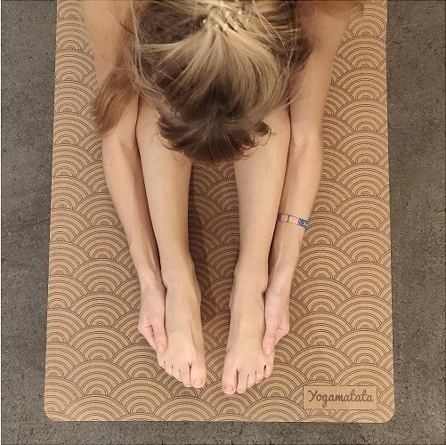 Tapis de yoga antidérapant Yogamatata en liège et caoutchouc naturel, éco-responsable et design !